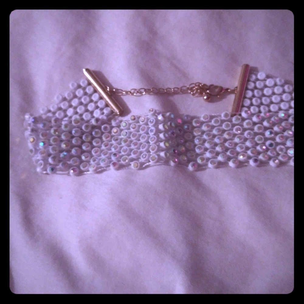 White choker